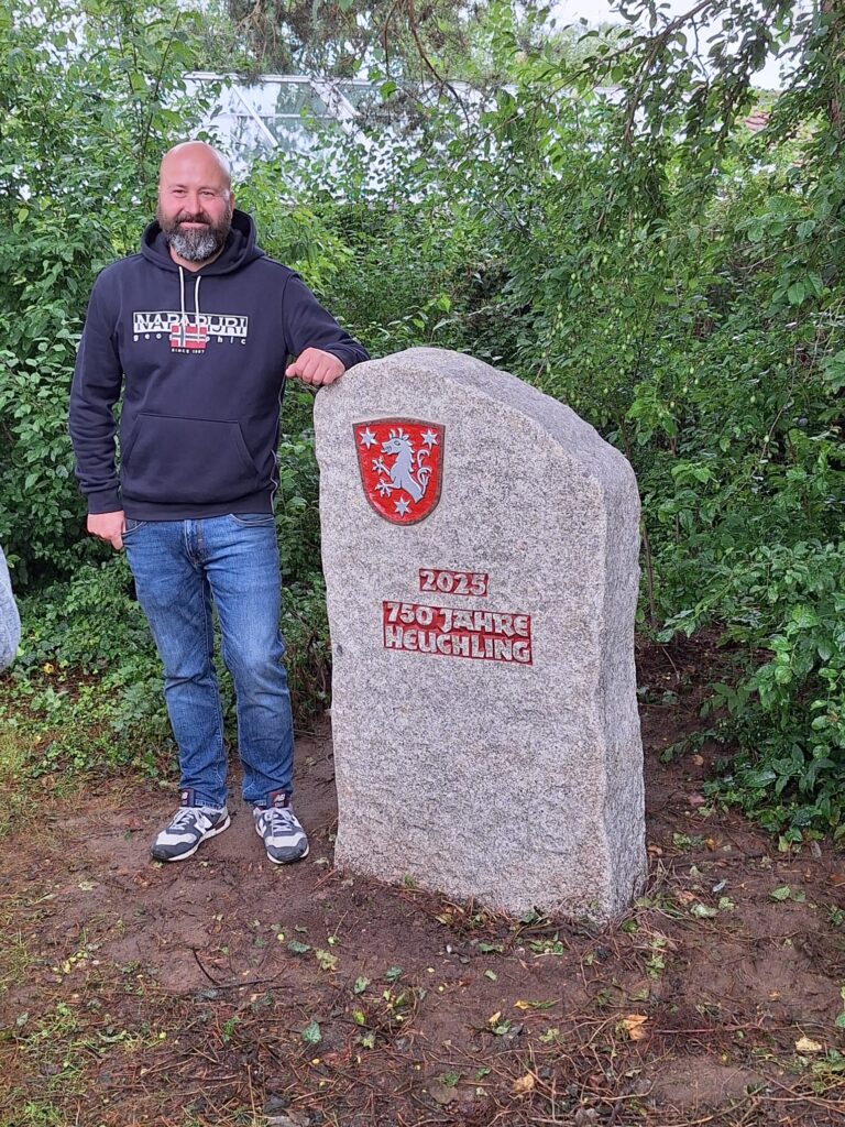 Steinmetz Rüdiger Liebscher Gedenkstein von 2025 750 Jahre Heuchlingen Lauf an der Pegnitz