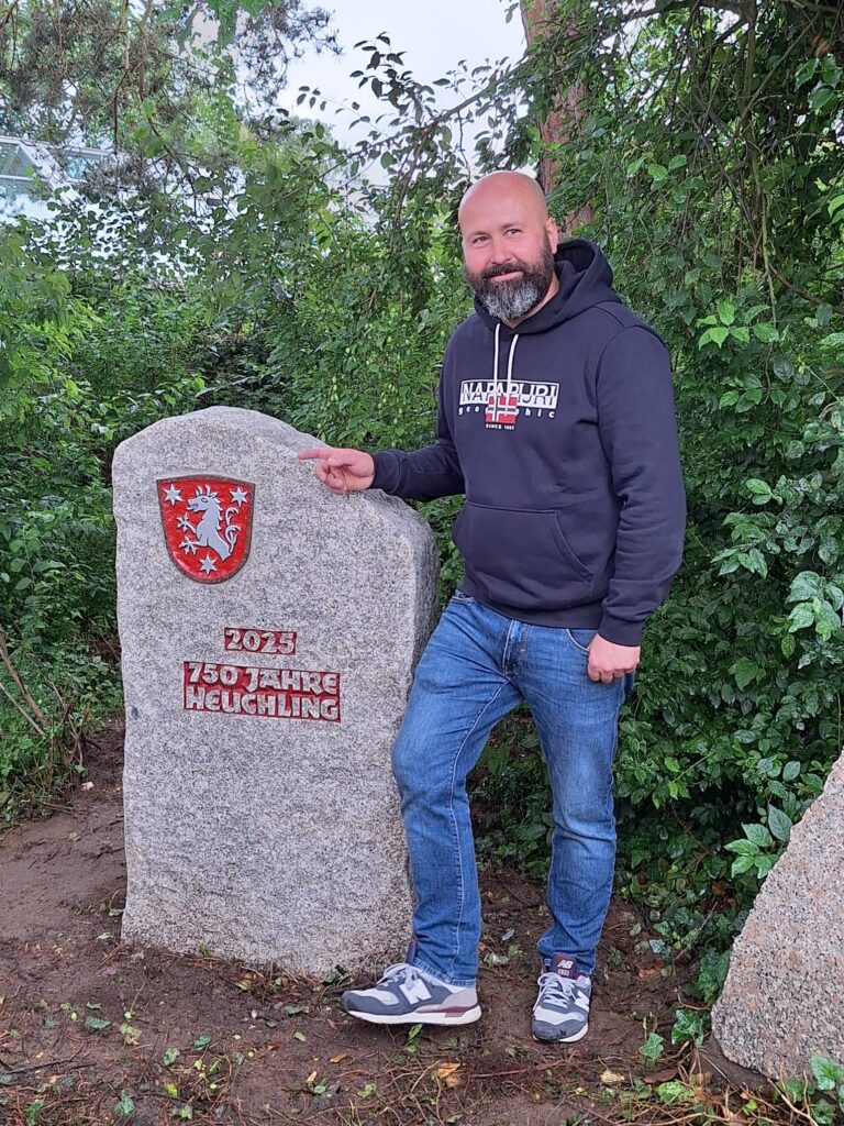 Steinmetz Rüdiger Liebscher Gedenkstein von 2025 750 Jahre Heuchlingen Lauf an der Pegnitz
